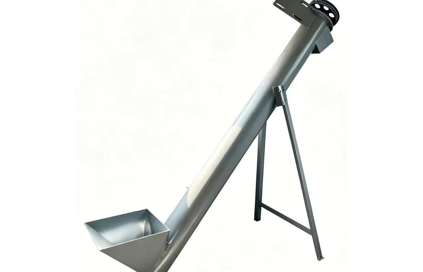 Inclined material elevator moving plastic between washing stages